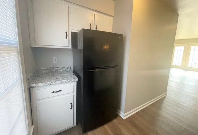 Building Photo - 71 W County St