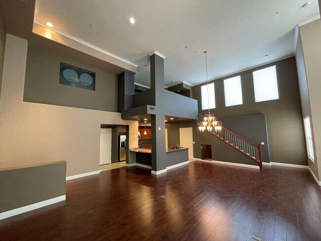 Foto del edificio - Coming Soon-Gorgeous & Spacious Loft Style 1 Bedroom Unit in Guard Gated Manhattan Condos!