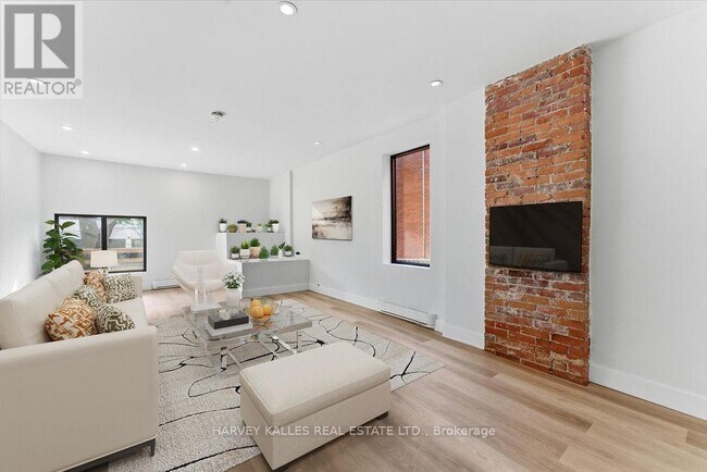 Photo du bâtiment - 692 Richmond St W