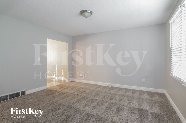 Foto del edificio - 717 NE Westwind Dr
