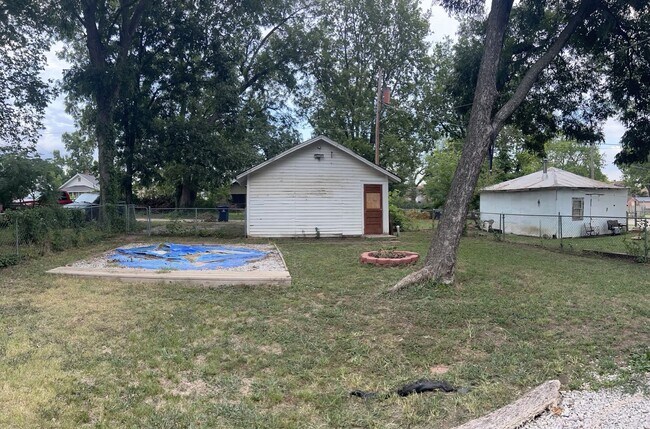 Building Photo - 1204 N 8th St
