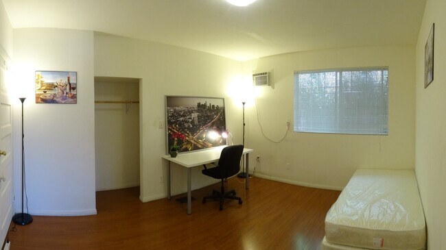 Foto del edificio - 1149 W 37th Pl
