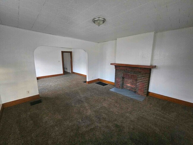 Building Photo - 1600 Hearthstone Dr