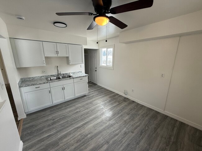 Building Photo - 611 Montana Ave