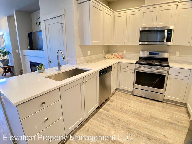Building Photo - 3 br, 2.5 bath House - 2560 NE Purcell Bou...