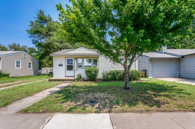 Foto del edificio - Charming 2-Bedroom, 1-Bath Home!