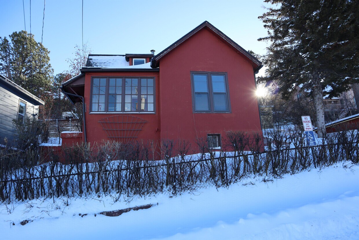 Primary Photo - 325 W Addie St