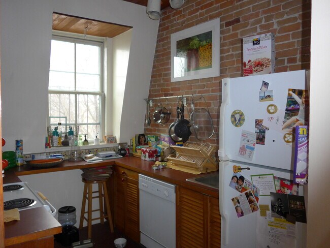 Building Photo - 102 Ellery St