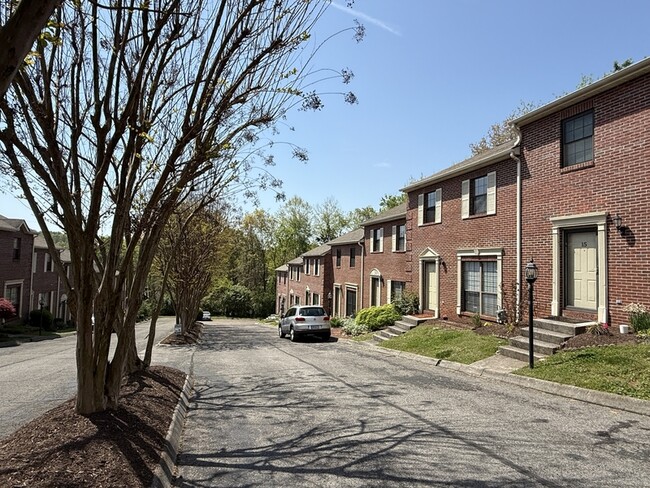 Building Photo - 437 S Gallaher View Rd