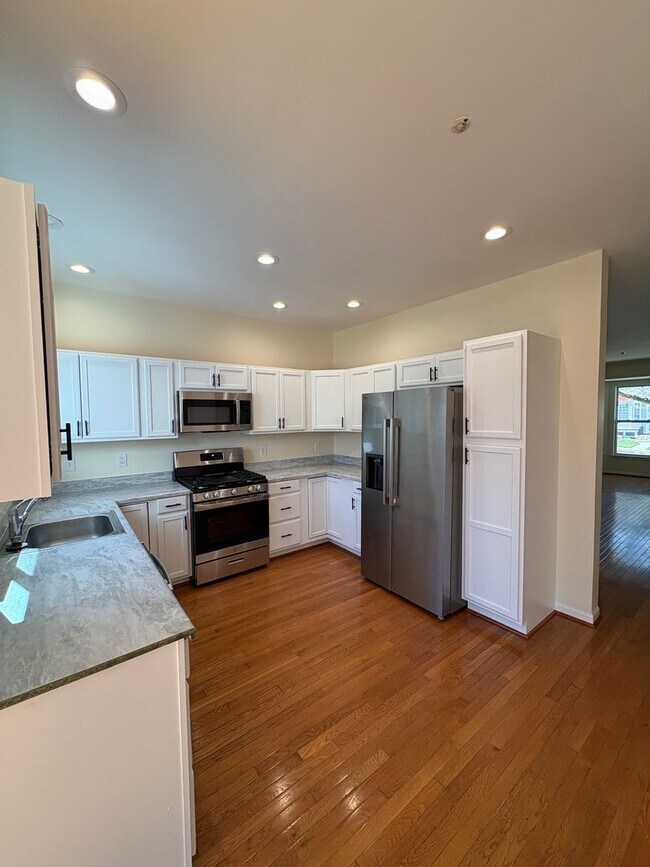 Foto del edificio - Beautifully Remodeled Randallstown 4bd/3.5ba W/ CAC, W/D, and Updates Galore! Available now