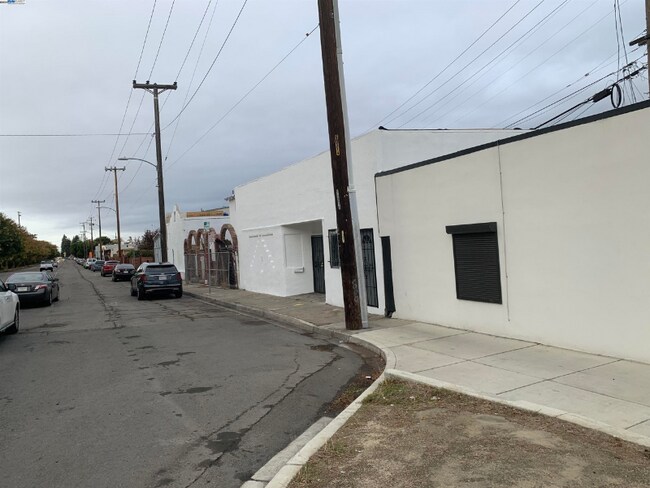 Foto del edificio - 11070 San Leandro St
