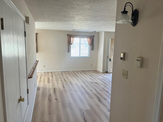 Foto del edificio - 5801 Lowell St NE