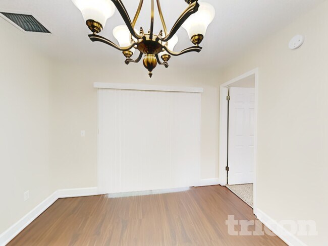 Foto del edificio - 260 12 League Cir