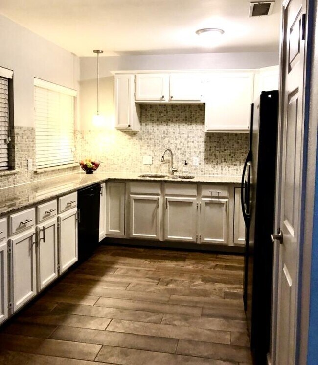 Foto del edificio - 9135 Rue De Lis