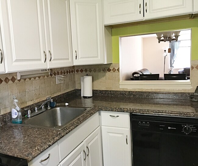 Foto del edificio - 121 E Gate Ln