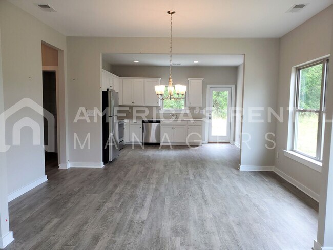 Building Photo - Home for Rent in Clanton, AL! AVAILABLE NO...
