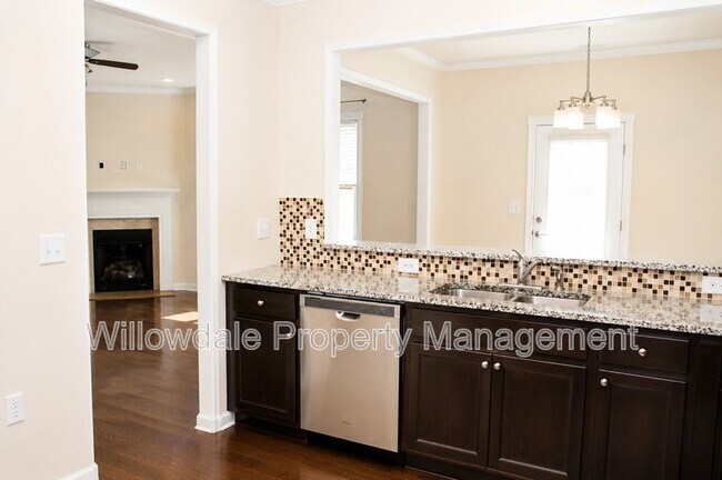 Foto del edificio - 2132 Chipley Dr