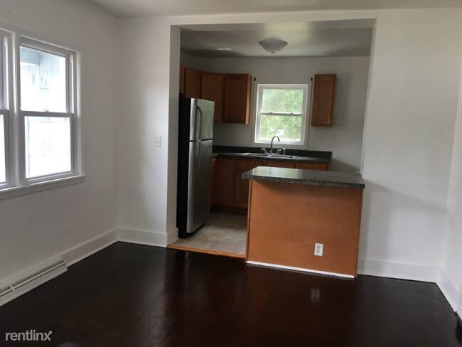 Building Photo - 3 br, 1 bath House - 96 E Willard Ave