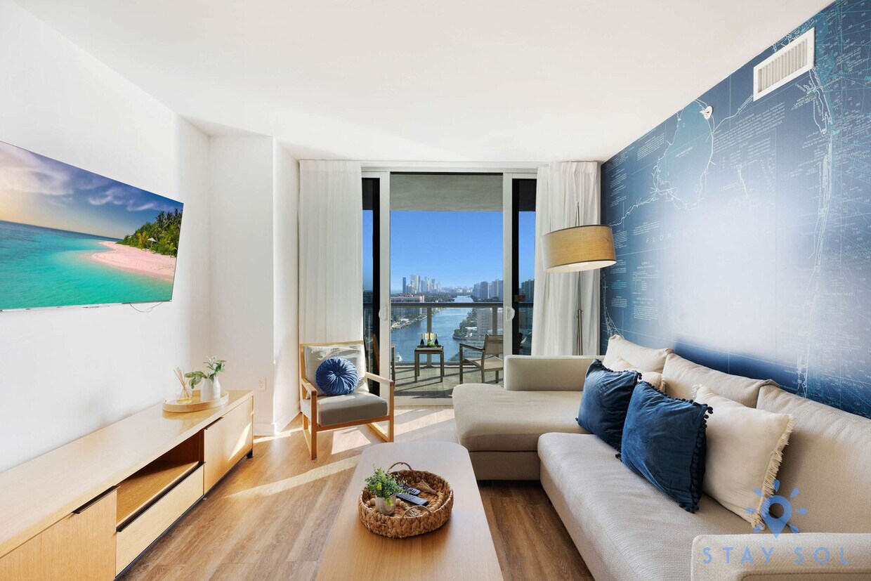 Foto principal - 2602 E Hallandale Beach Blvd