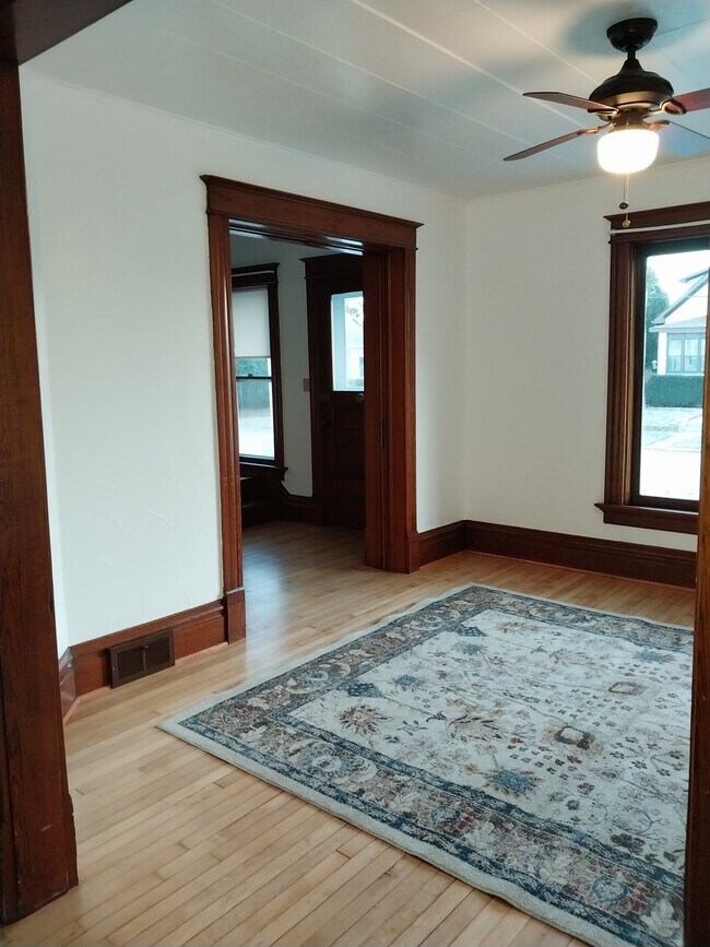 sala delantera y entrada - 48 Baldwin St