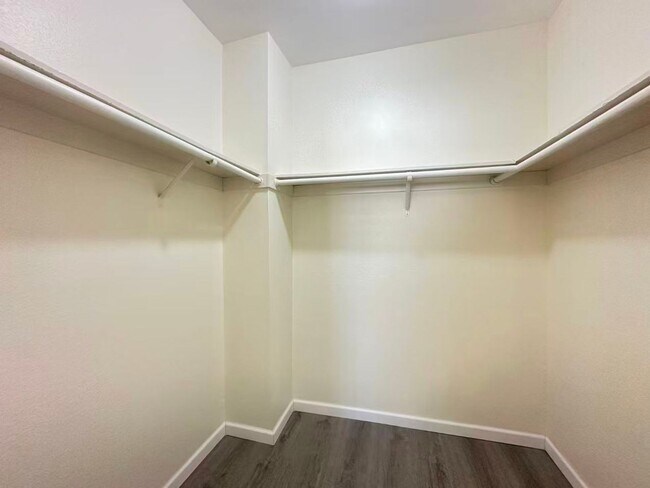 Foto del edificio - 3 BEDROOM HOME FOR LEASING IN Baldwin Park