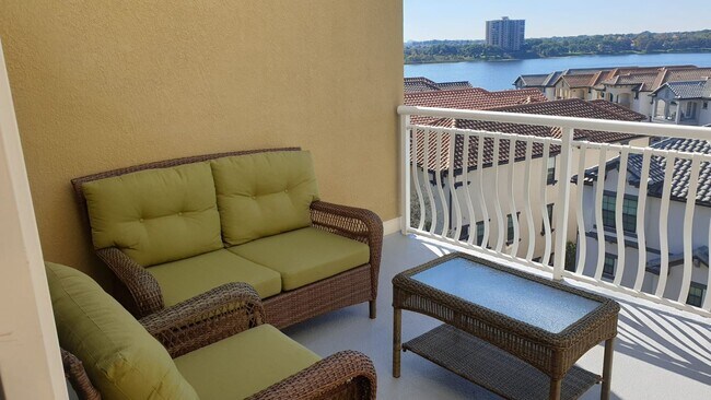 Foto del edificio - Stunning 3 bedroom top floor in Toscana FULLY FURNISHED