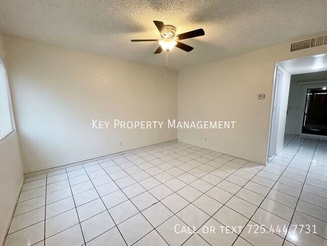 Foto del edificio - 2 BEDROOM 1.5 BATH CONDO NEAR TROPICANA AN...
