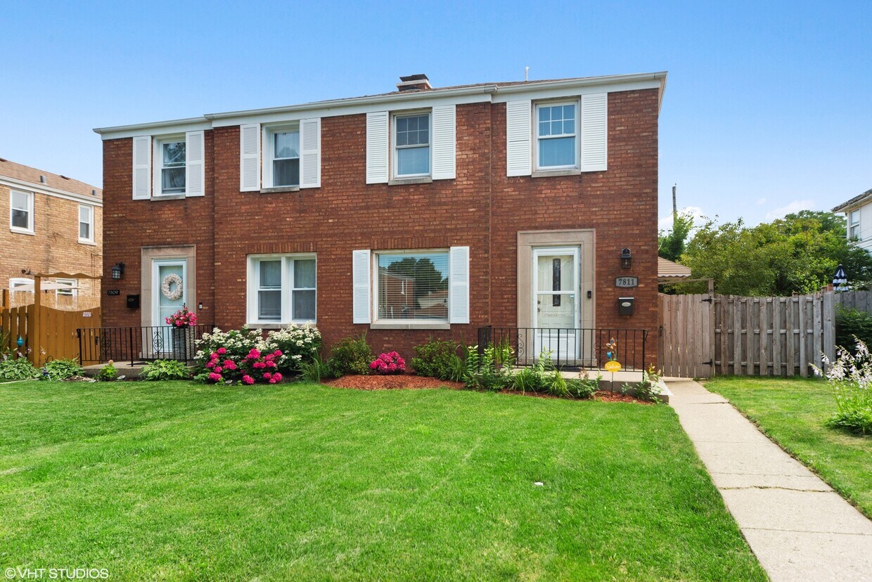 Primary Photo - 7811 W Balmoral Ave