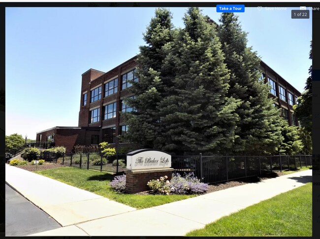 Building Photo - 533 Columbia Ave