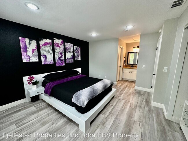 Building Photo - 2 br, 2.5 bath House - 18638 Caminito Cant...