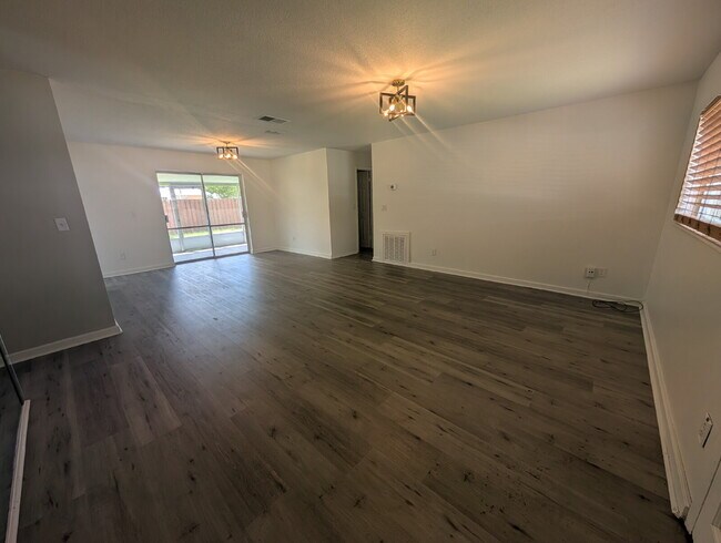 Foto del edificio - Charming 4-Bedroom Retreat in Prime Melbou...