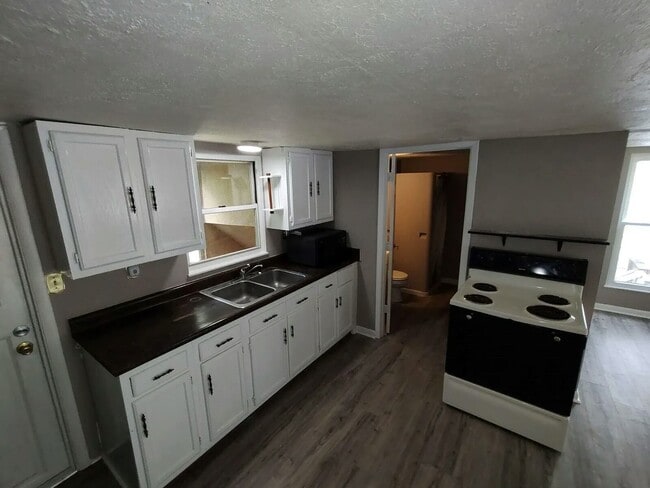 Photo - 1214 W Pike St Apartment