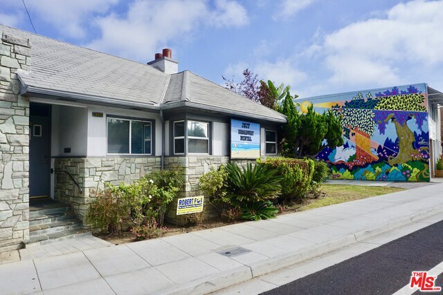 Primary Photo - 2827 E Broadway