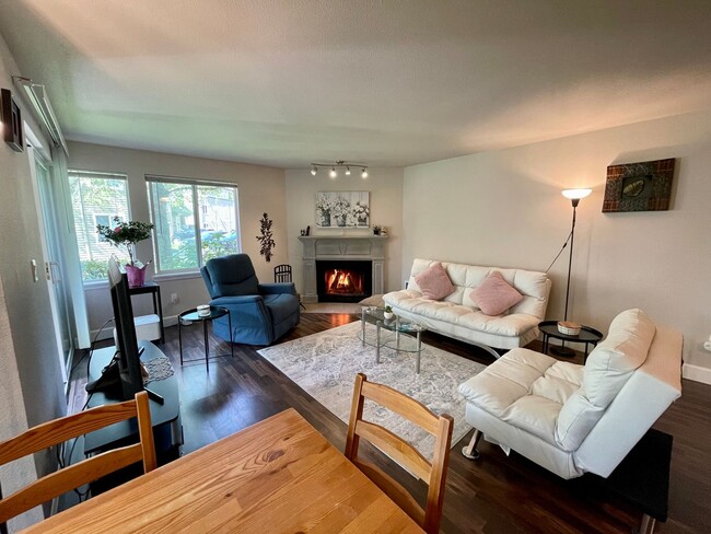 Building Photo - $500 Move In Special!!!!