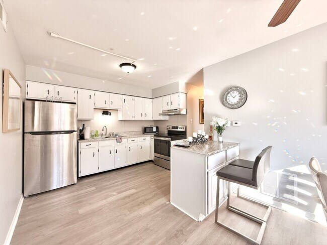 Foto del edificio - 10405 Mansfield Ave