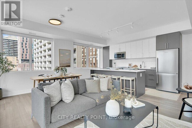 Photo du bâtiment - 664-664 Spadina Ave.