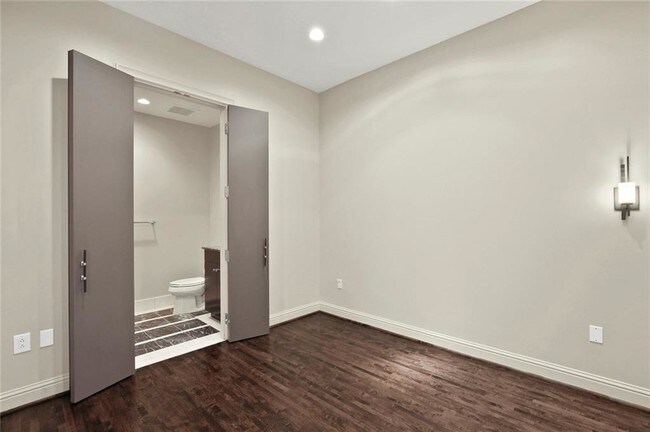 Building Photo - 2555 N Pearl St