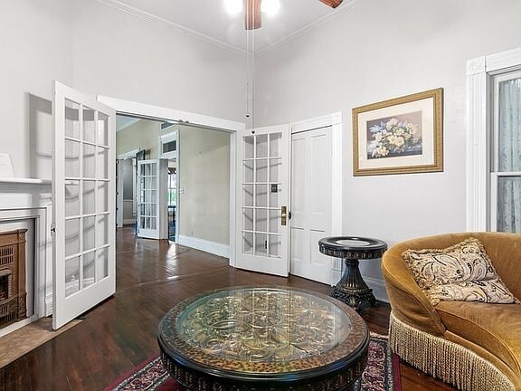 Building Photo - 250 N Main St