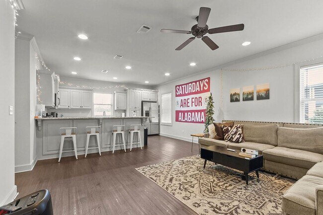 Building Photo - Spacious 3 Bedroom 3.5 Baths Available for Fall 2026! Schedule your Showing and Apply Today!