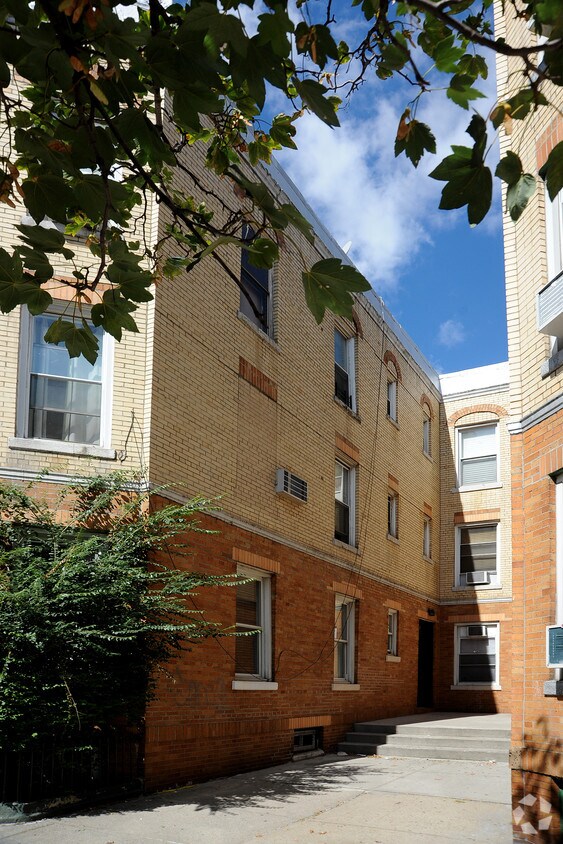 Building Photo - 30-50 33rd St