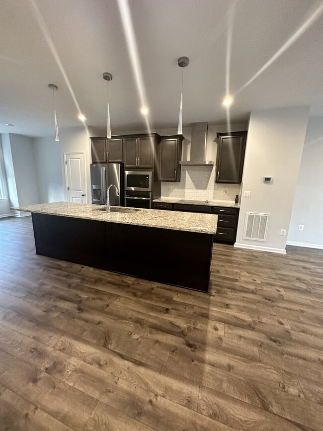 Foto del edificio - 694 Mc Cormick Farm Dr, Glen Allen, VA 23060