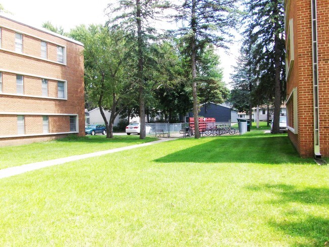Building Photo - 211 15th St NE