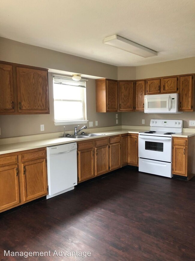 Building Photo - 3611-3613 Thornhill Cir E