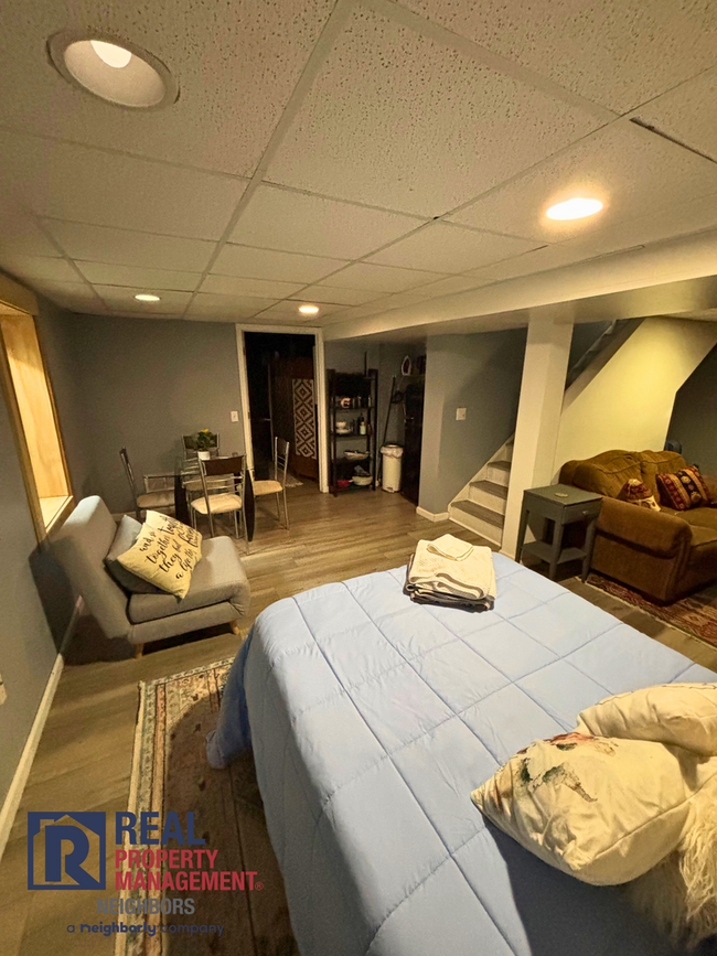 Building Photo - Furnished 3 Bedroom, 2 bath home