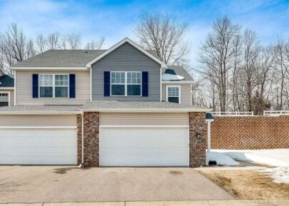 Building Photo - Spacious 3-Bedroom End unit Townhouse with 3 Full Baths in Maple Grove's Prime Location