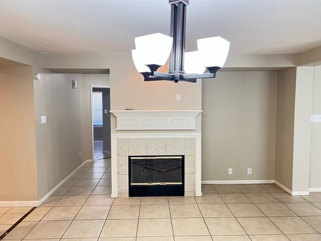 Building Photo - 2030 Waverly Glend Dr