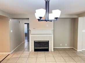 Building Photo - 2030 Waverly Glend Dr