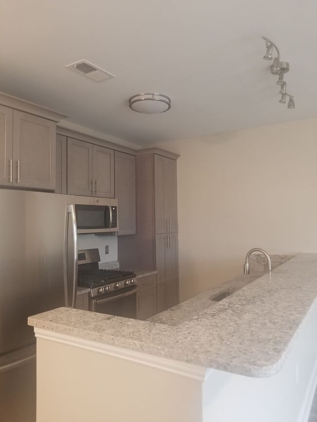 Interior Photo - One Dutchess Luxury Waterfront 1, 2, & 3 B...