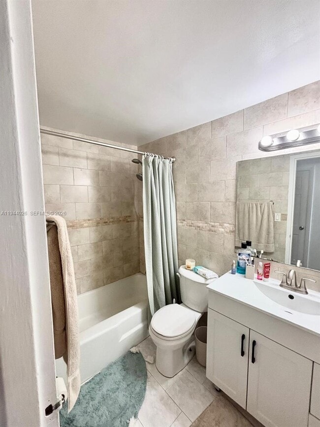 Building Photo - 999 Brickell Bay Dr