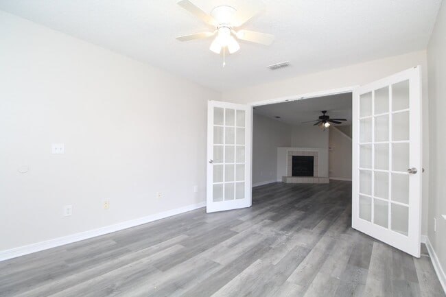 Building Photo - West Pensacola 4-Bedroom Home with Bonus R...